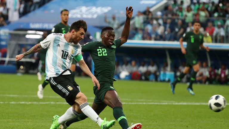 Argentina survives with a win over Nigeria